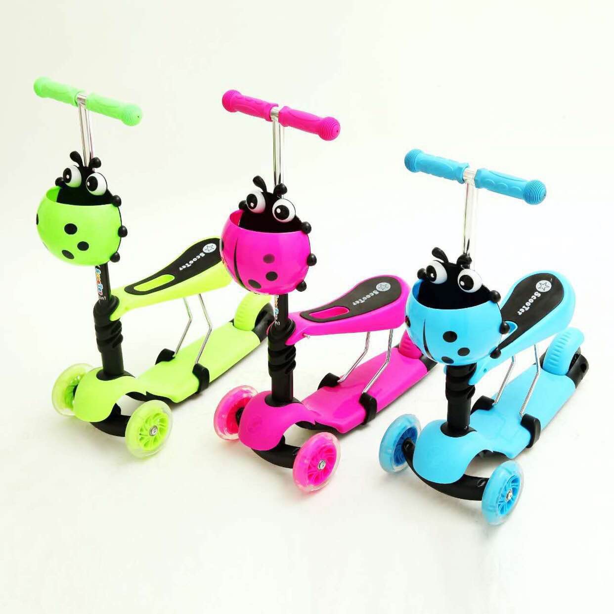 Nuevo tres en un escarabajo scooter de los niños scooter de moda ajustable de tres ruedas