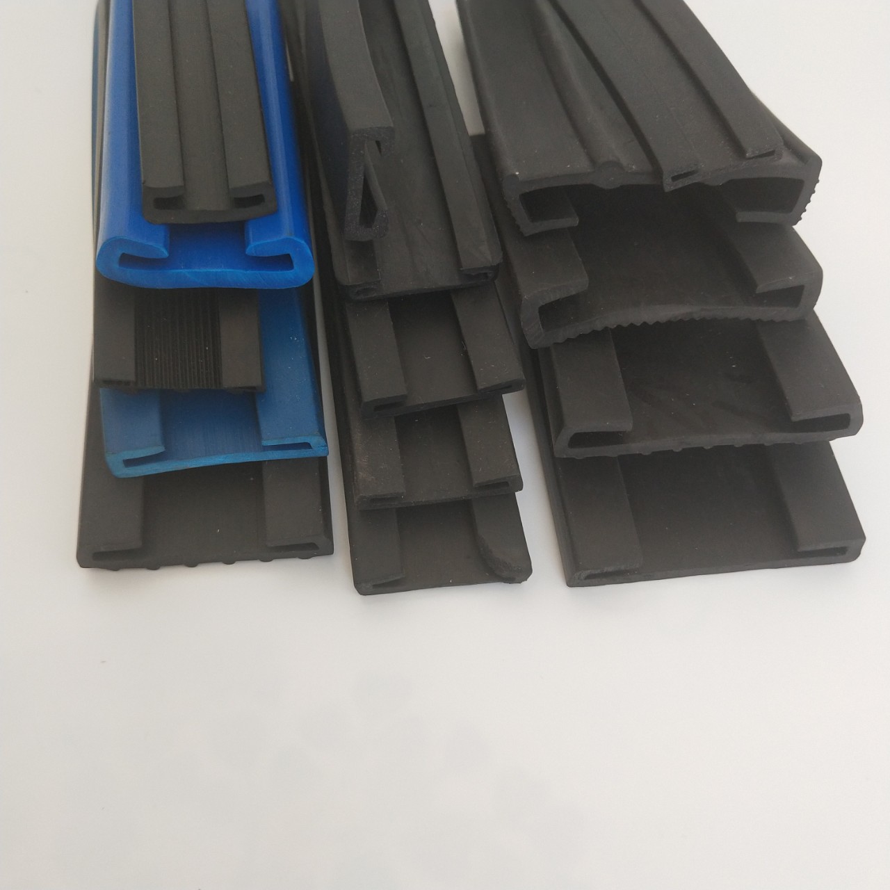 橡胶条三元乙丙胶条管道抱箍密封条线卡箍橡胶条各种U型C型胶条