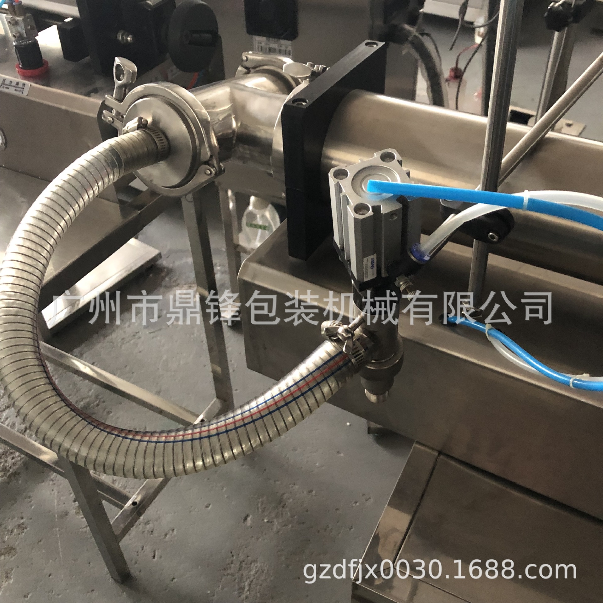 广州鼎锋包装自产自销卧式活塞式灌装机半流体灌装机，气动灌装机