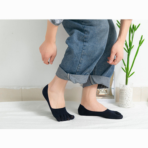 Five-toe socks for men and women, black five-toe sports split-toe socks, mid-calf men's socks, short-tube invisible boat socks, and socks