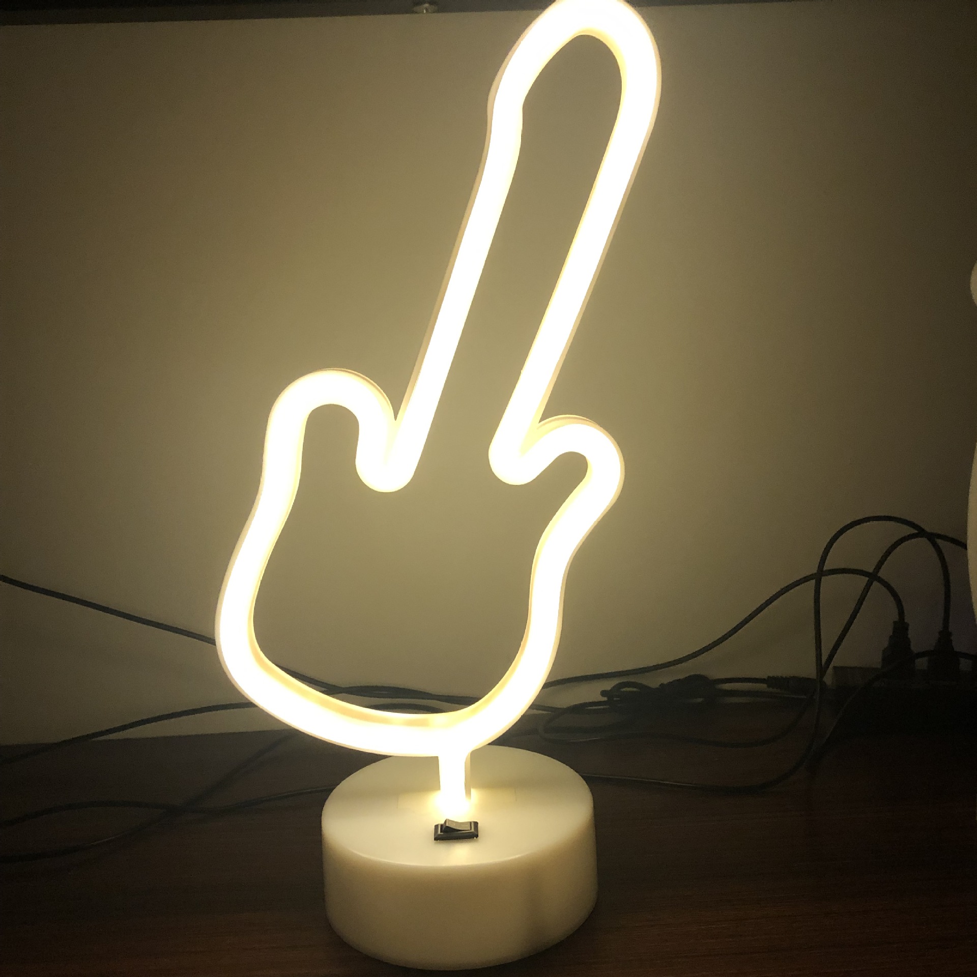 Suministro directo de fábrica Lámpara de neón LED creativa Lámpara de mesa de amor Dormitorio romántico Decoración de la habitación Lámpara de colores