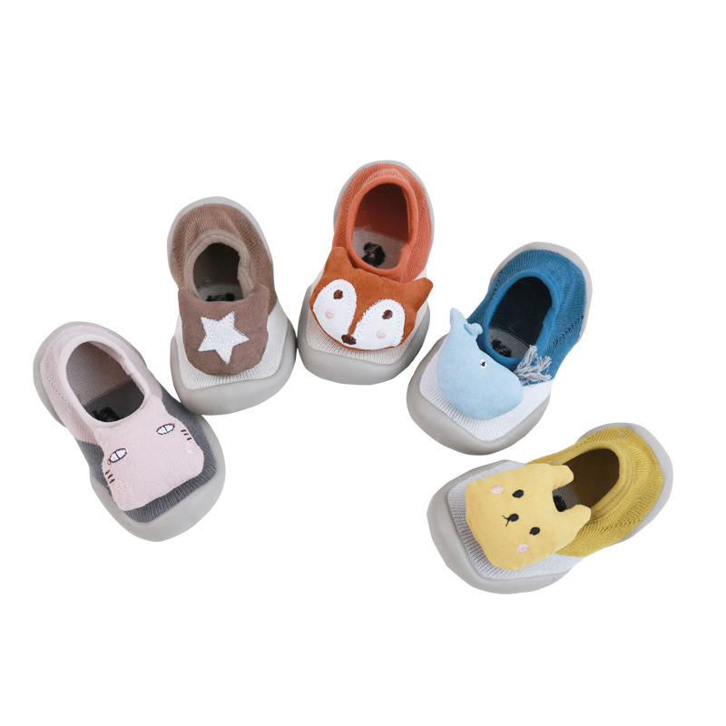 19 Nuevos zapatos del piso del bebé Calcetines antideslizantes de fondo suave boca baja calcetines del niño del bebé calcetines del piso de los niños zapatos