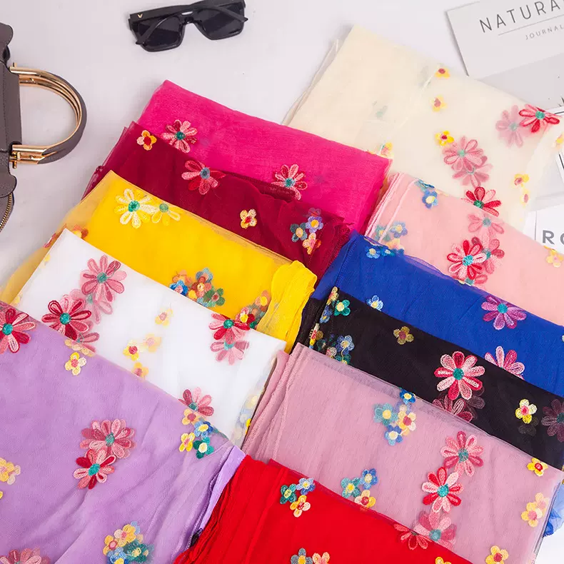 丝巾女士春夏秋季薄款刺绣绣花围巾仿真丝纱巾旅行防晒披肩沙滩巾