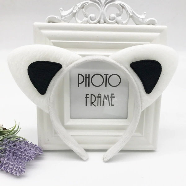 White and black (plush) cat ears