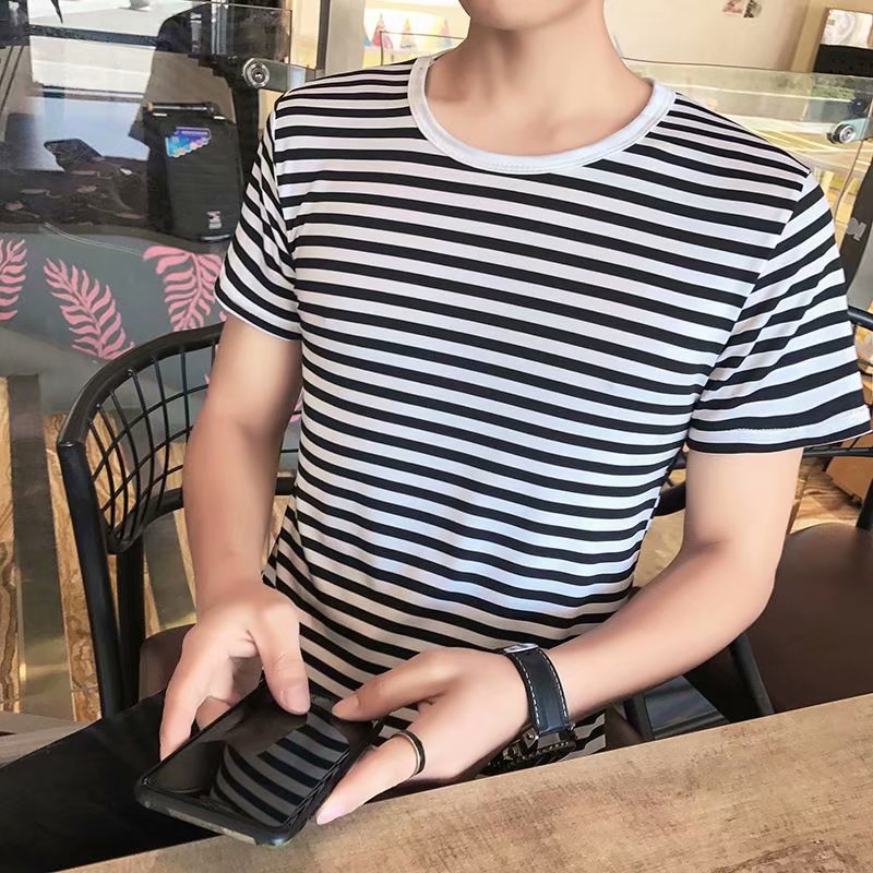 Camiseta de manga corta para hombre cuello redondo a rayas en blanco y negro de media manga estilo coreano slim fit camiseta de moda ropa de verano para hombre