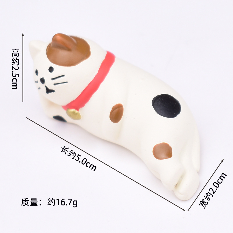 옆으로 누워있는 벨 3 꽃 고양이 인형