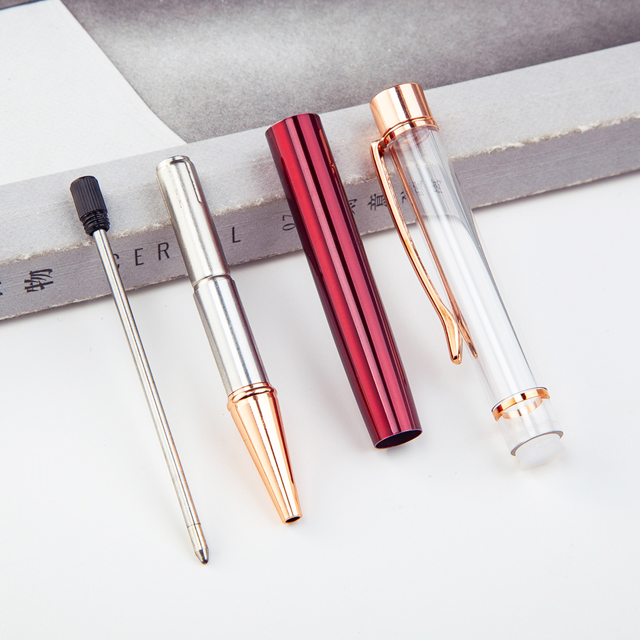 Varilla vacía de metal DIY bolígrafo recargable Crystal Quicksand lámina de oro pluma Impresión logotipo letras pluma de bricolaje