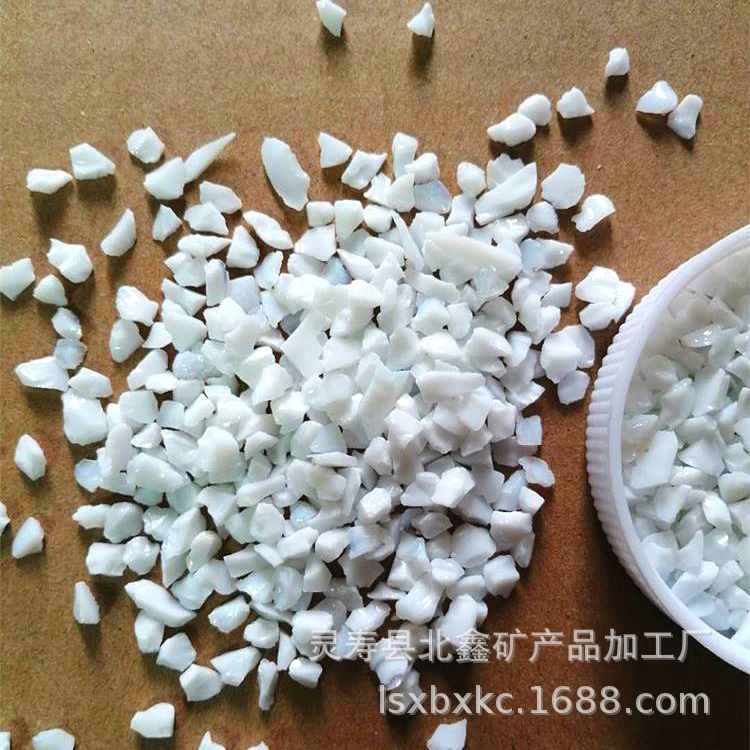 直供工艺品装饰用白色玻璃砂 不规则颗粒防滑地坪骨料瓷白玻璃砂