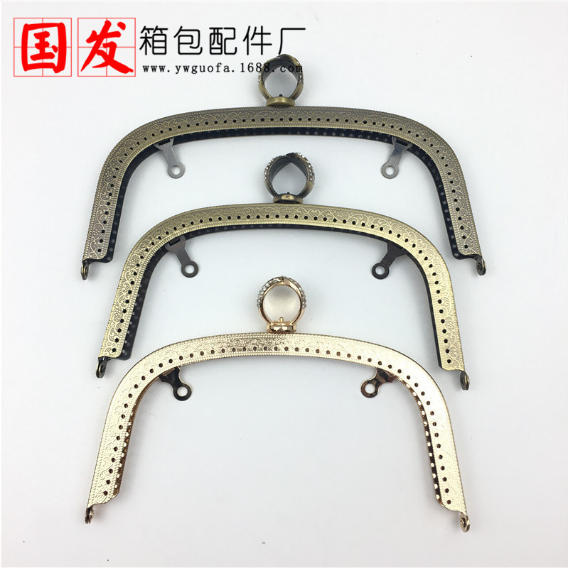 Productos disponibles: 20CM cuadrado en relieve arco de oro buckle