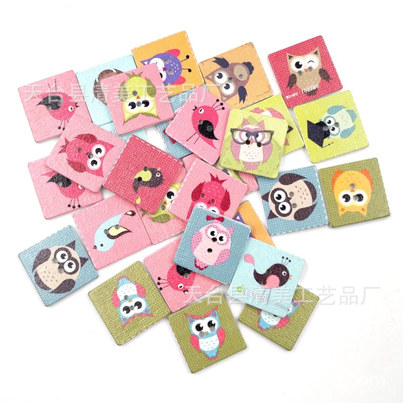 20mm fondo blanco cuadrado pájaro mixto de dibujos animados de madera búho cuadrado pieza de madera 50 piezas por paquete