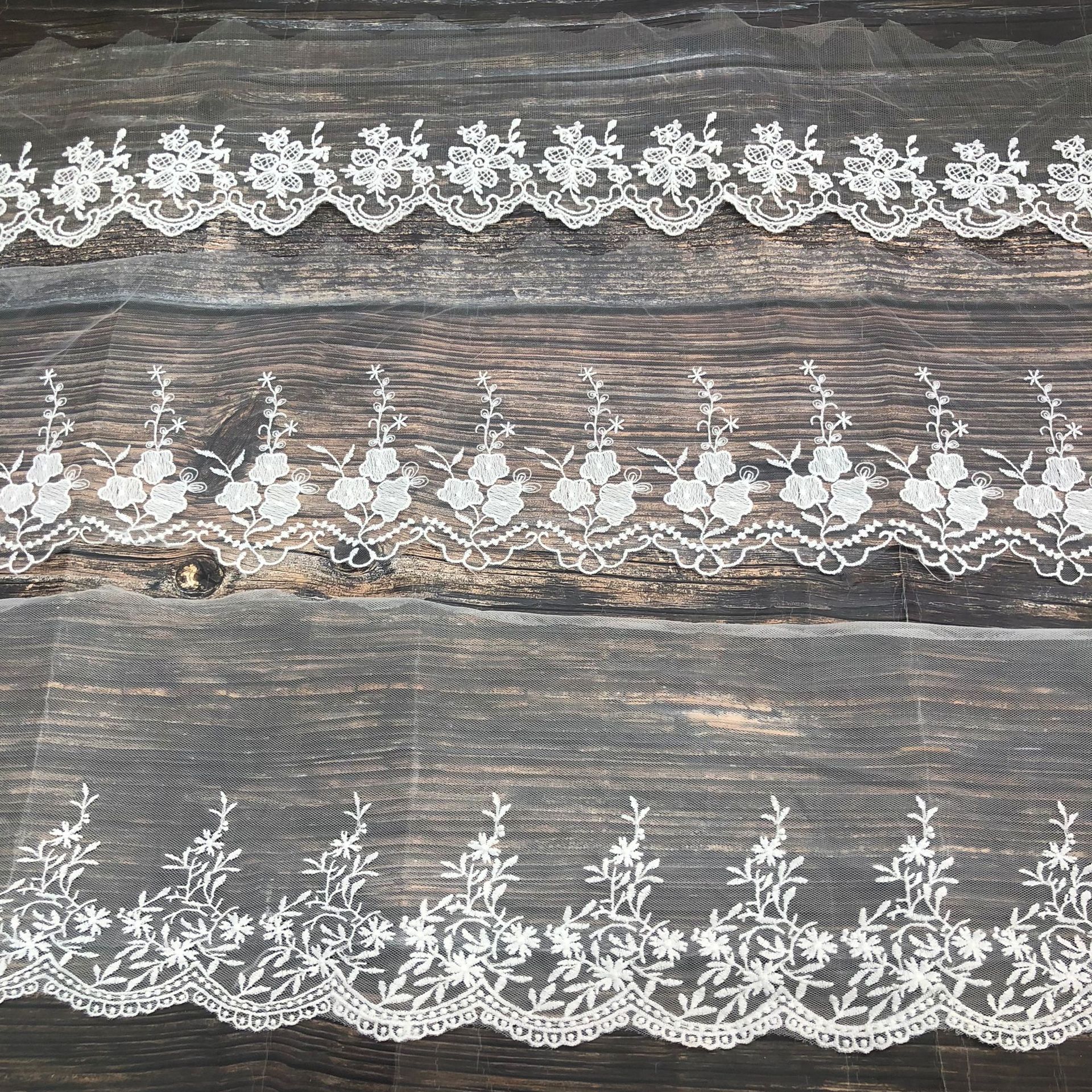 服装内衣辅料蕾丝花边玫瑰花花型网布刺绣面料牛奶丝条码单边绣花