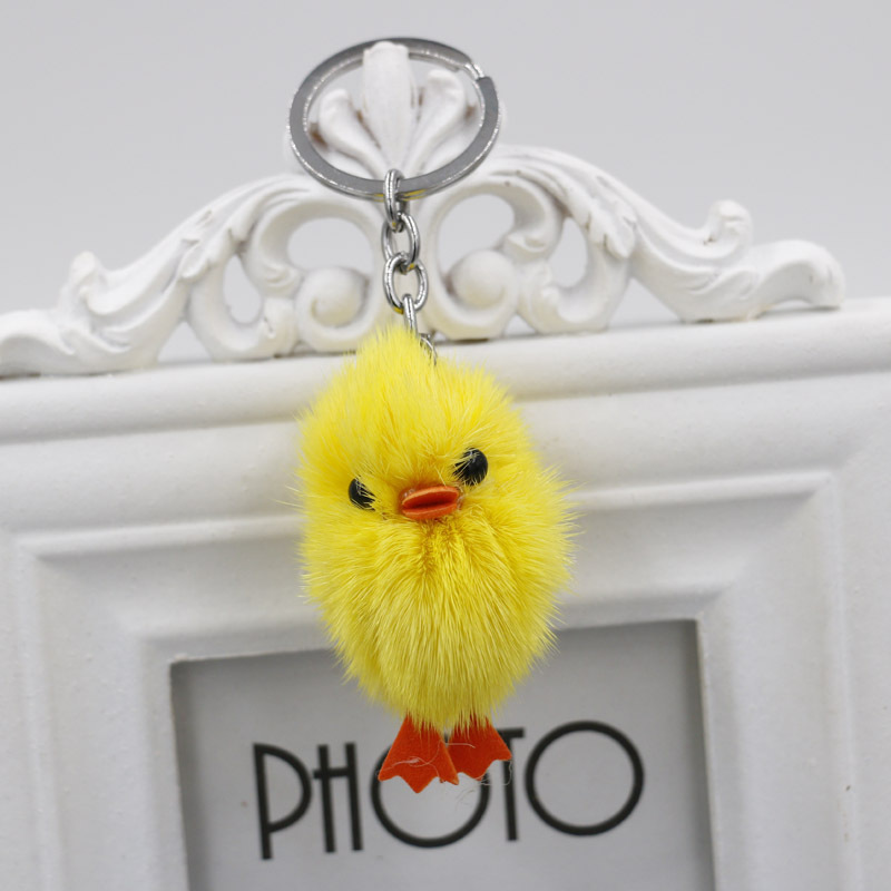 Tiktok Piel de visón pequeño pollo amarillo llavero lindo mini piel pequeño pato amarillo colgante bolso del coche adornos al por mayor