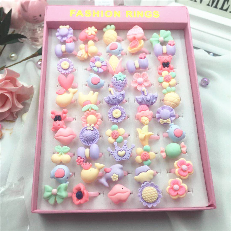 Venta al por mayor de dibujos animados de Corea 50 Unids anillo de resina de acrílico de los niños juguete de plástico anillo chica pequeño regalo