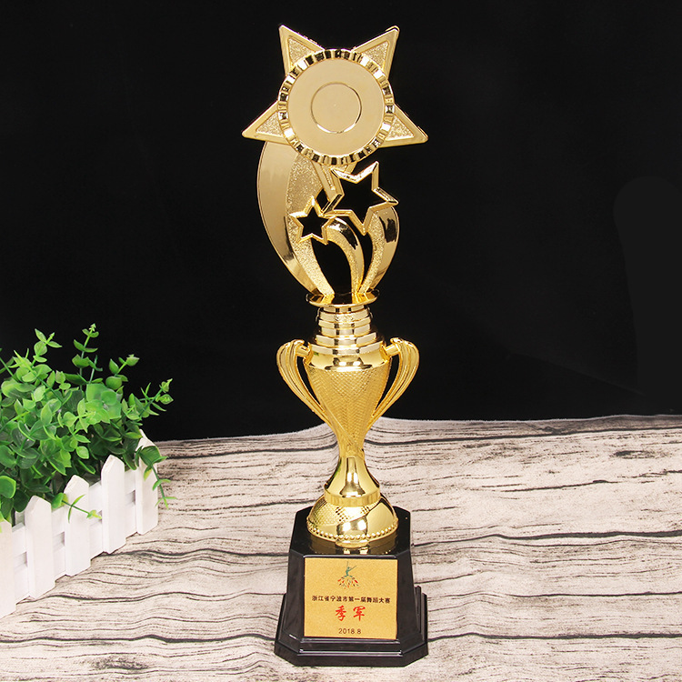 Trofeo nuevo modelo 2024 para competiciones, premio infantil en forma de estrella de cinco puntas, trofeo redondo para eventos deportivos.