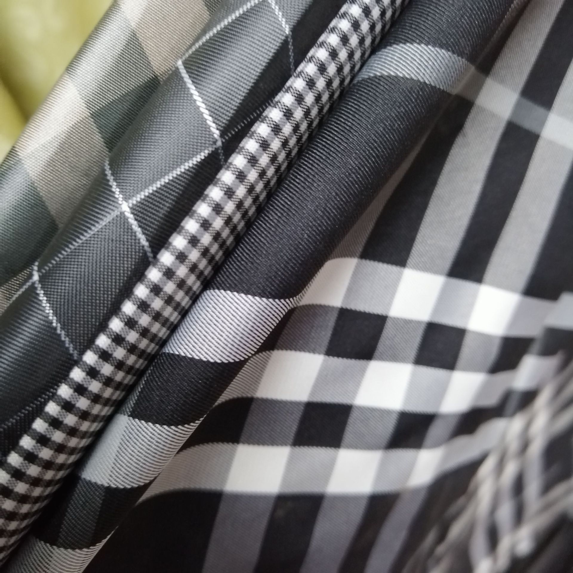 全涤平纹格子加捻色织阳离子仿记忆布 JK制服抗皱秋冬服装面料