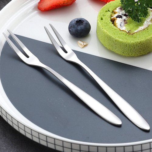 304 stainless steel fruit fork, pointed tail and two teeth, dessert mooncake picks, outdoor barbecue fork with printable LOGO, factory direct sale