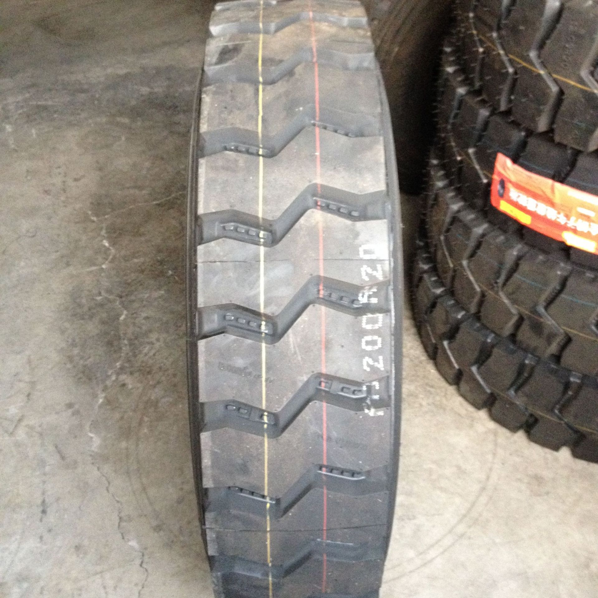 轮胎厂家直销1100R20矿山专用钢丝胎卡车轮胎 1100R20全钢丝轮胎