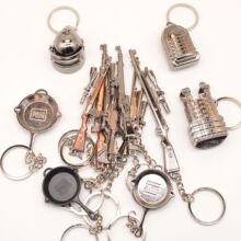 吃鸡挂件钥匙扣武器模型礼品绝地求生98K三级头包平底锅周边PUBG