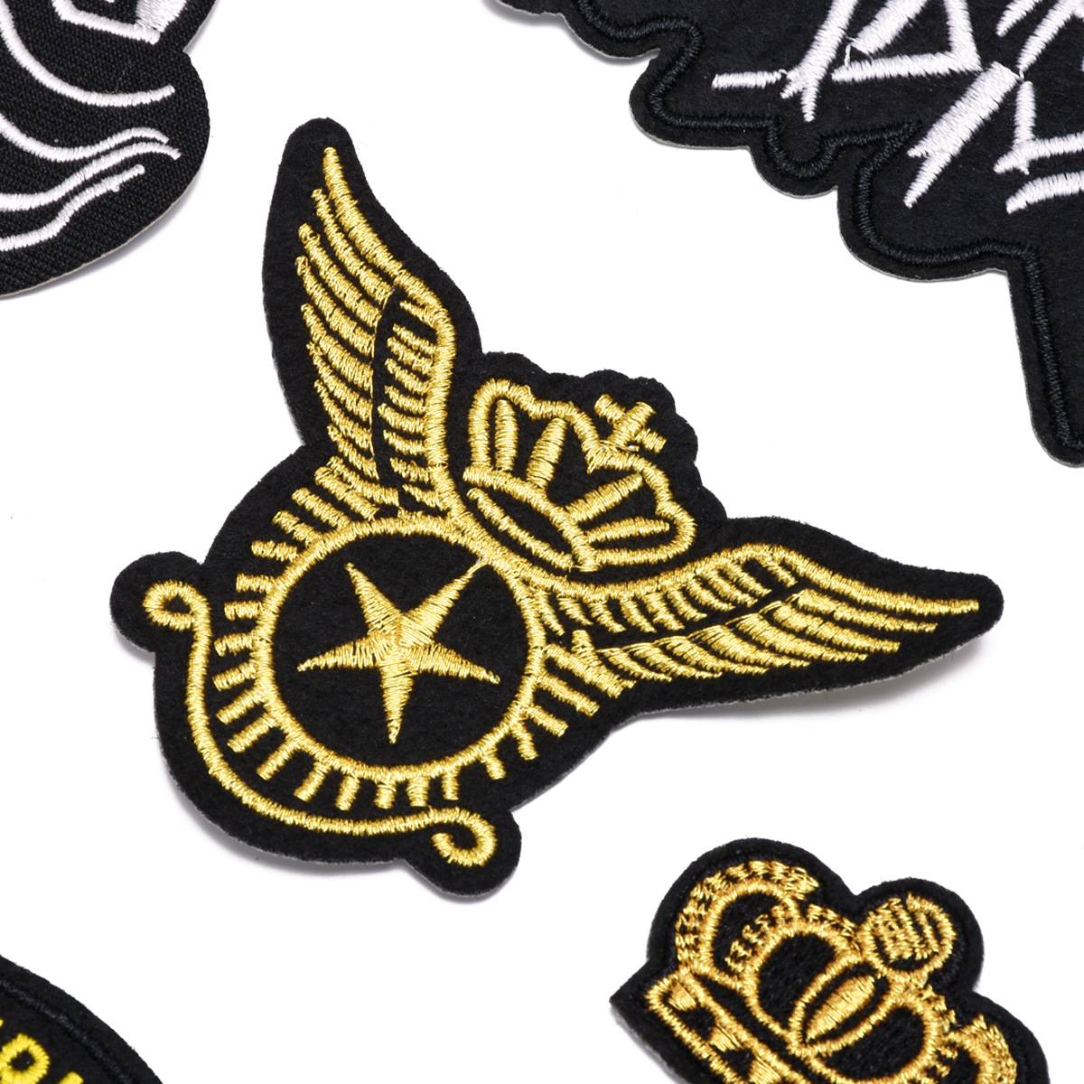 Junle simple nuevo ordenador bordado tela pegatinas al por mayor letras y números estilo de la Universidad insignia ropa parche caliente pegatinas