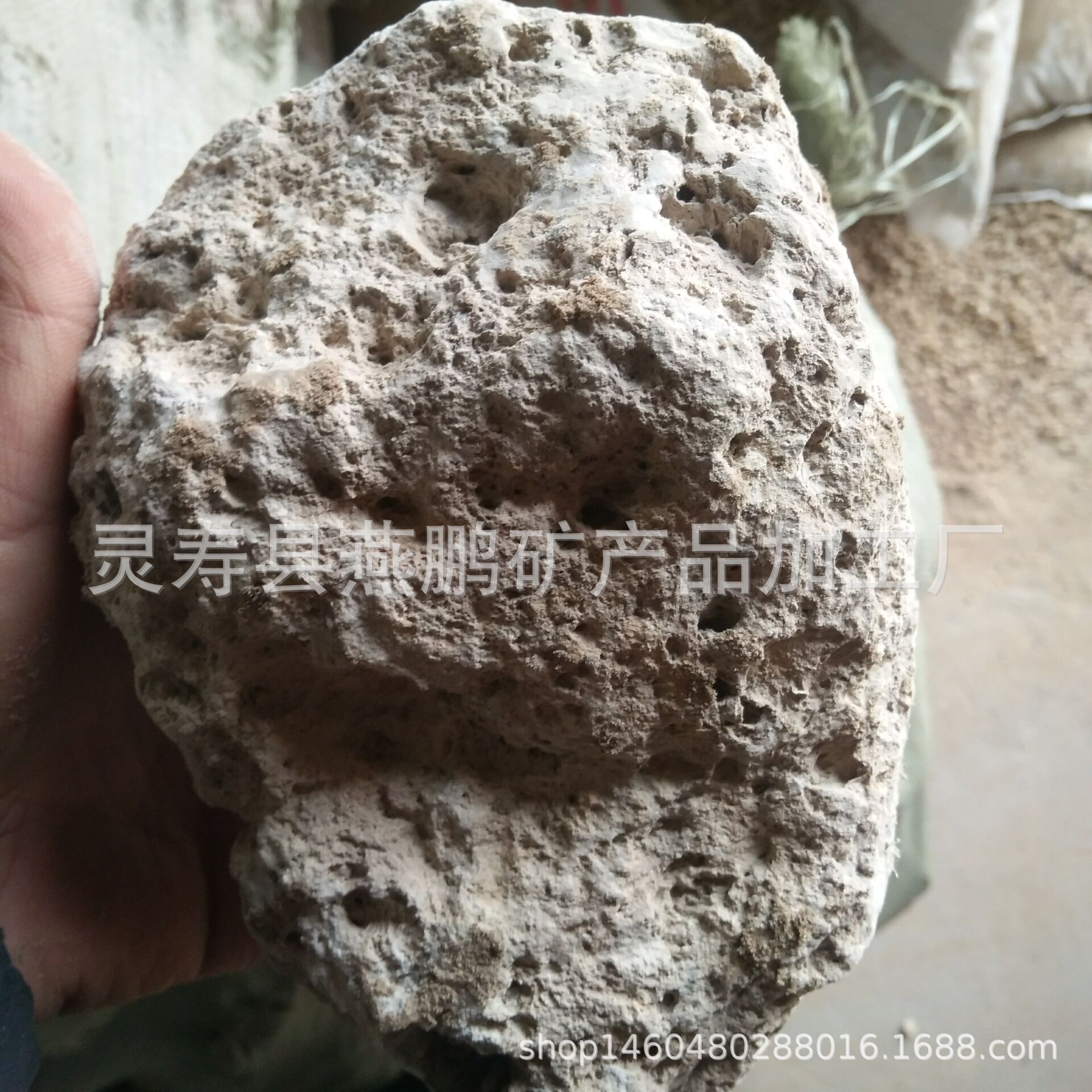 燕鹏直销悬浮景用15-25㎝大块轻石水族鱼缸造景装饰用颗粒