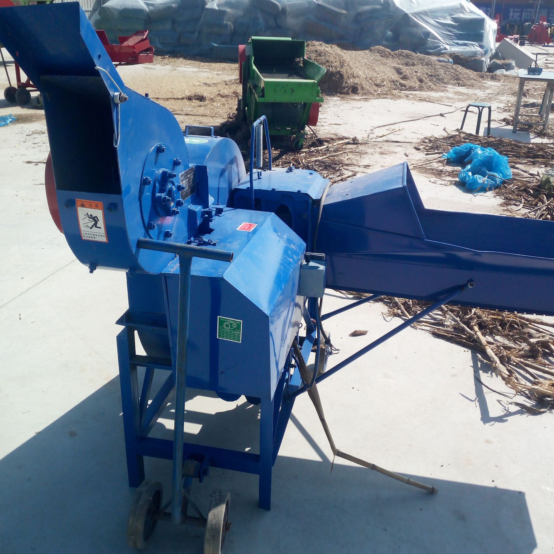 家用青贮秸秆铡草揉丝机 秸秆揉丝粉碎机是养殖场的好帮手