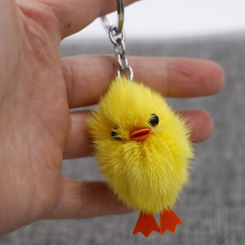 Tiktok Piel de visón pequeño pollo amarillo llavero lindo mini piel pequeño pato amarillo colgante bolso del coche adornos al por mayor