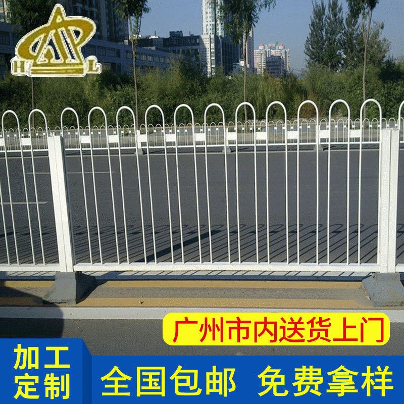 厂家供应市政铁艺新型护栏 市政隔离护栏 绿色铁艺围墙围栏