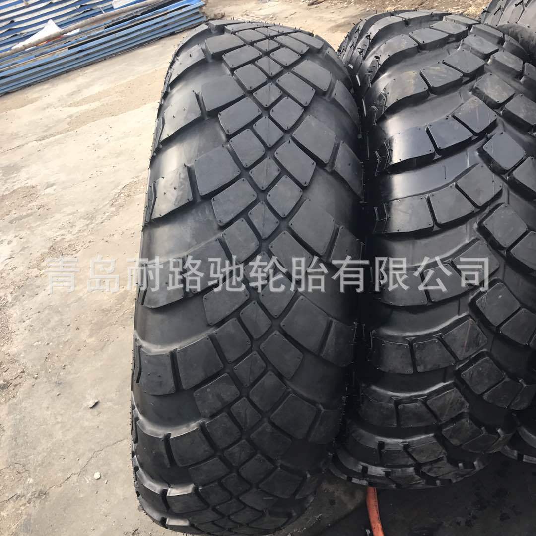 供应  牵引车轮胎15.5-20  长江130吨吊车轮胎