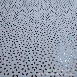 绣花加工;纺织品加工;女装加工