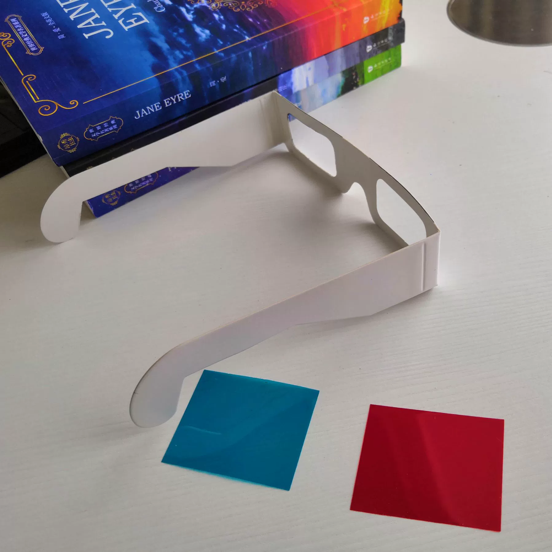 Оптовая продажа в розницу, бумажные детские самодельные красные и синие 3D-очки, головоломки, белая коробка и фиолетовые глаза