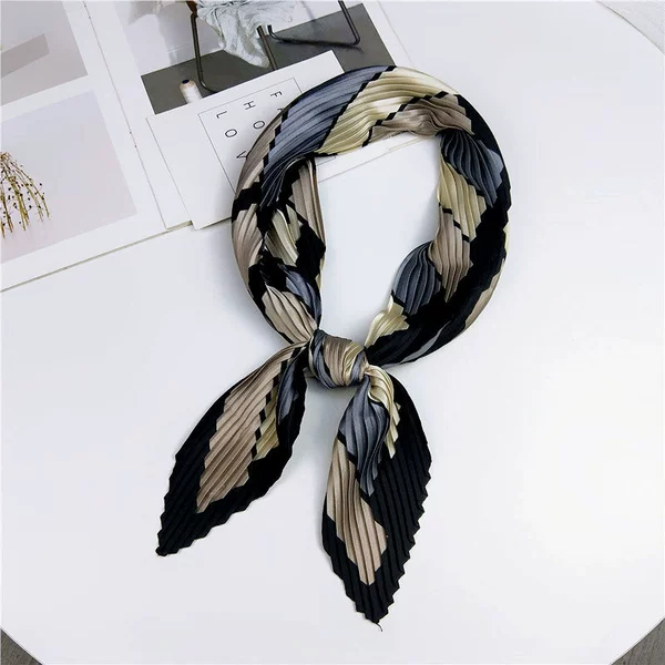 31 wrinkled square navy blue
