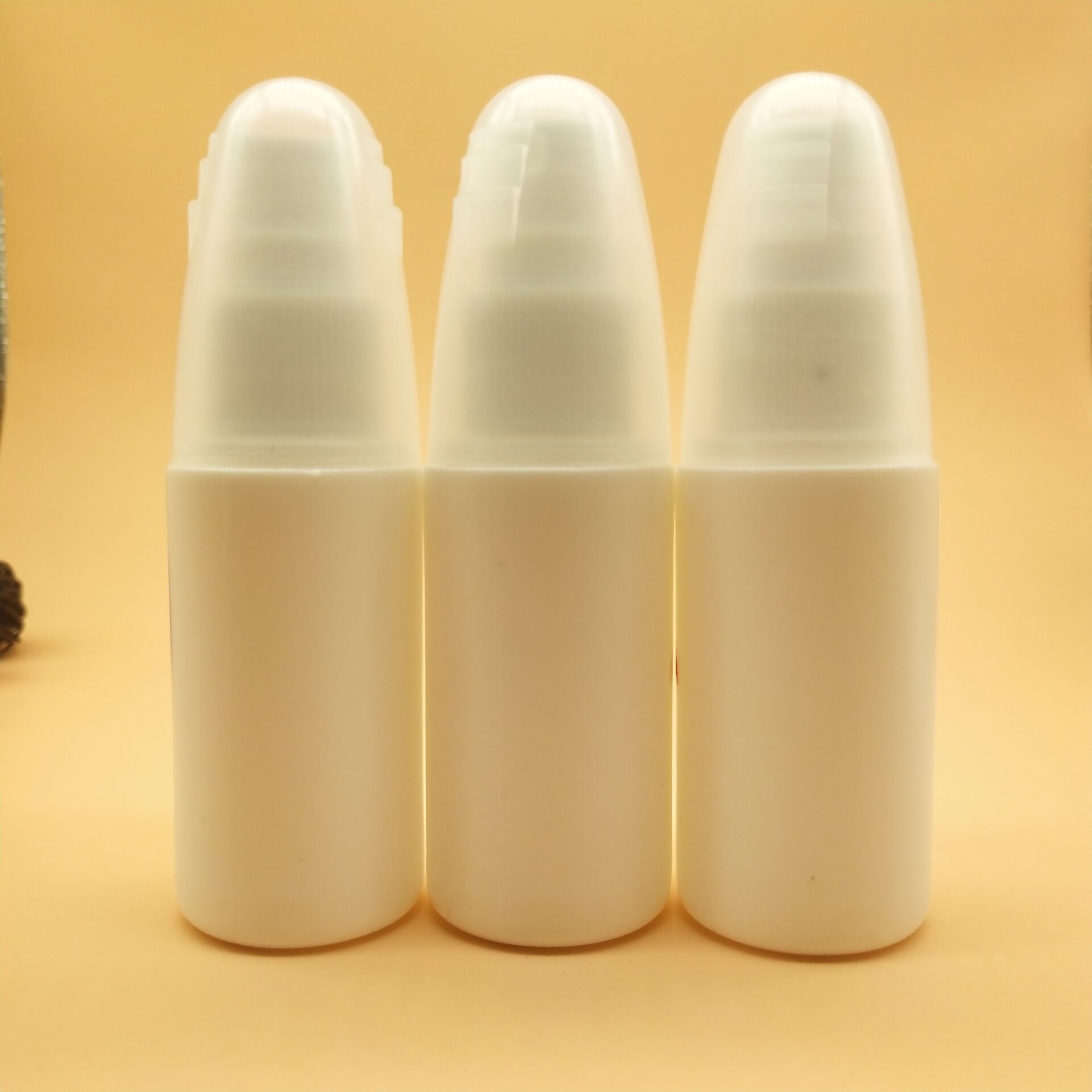 厂家批发 30ml喷雾瓶 尖头大帽喷瓶 pe塑料瓶 液体喷剂瓶