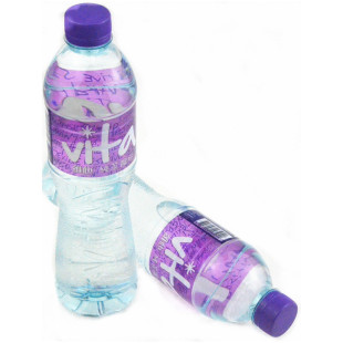 ����M�ڵVȪˮ �S�����sˮ�c�μ��潡���ˮ700mlƿ�b ��С�ɿ�