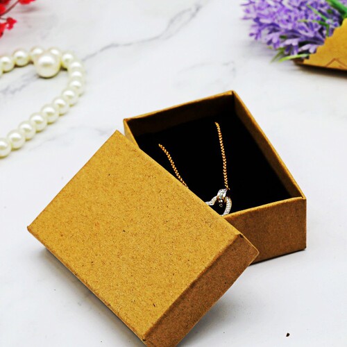 Factory direct sales exquisite gift box jewelry packaging kraft paper new diamond pattern 5*8 jewelry box necklace box