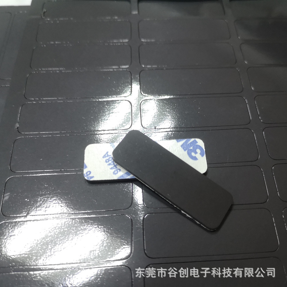 东莞厂家 单面背胶黑色橡胶软磁片 卡通玩具工艺品专用橡胶软磁条