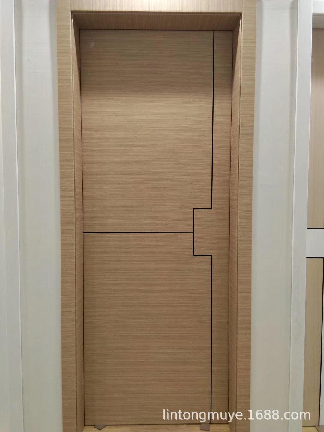 厂家直销实木复合门PVC免漆生态浮雕防潮碳晶门实木烤漆门