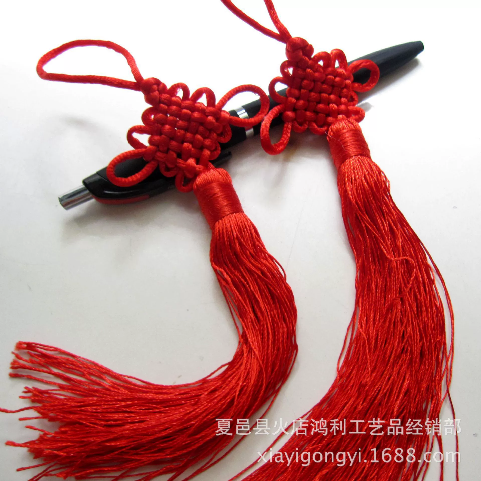 В наличии Подвеска с китайским узлом и кисточкой Аксессуары для музыкальных инструментов № 5 Ширина линии 5 см Длина 22 см Подвеска с китайским узлом оптом