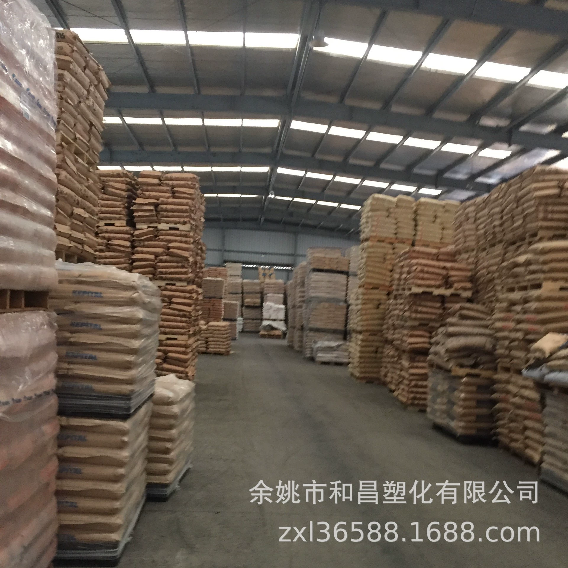 Черные экологически чистые, перерабатываемые, ударопрочные гранулы HIPS, изготовленные методом литья под давлением, без брызг, доступны со скидкой.