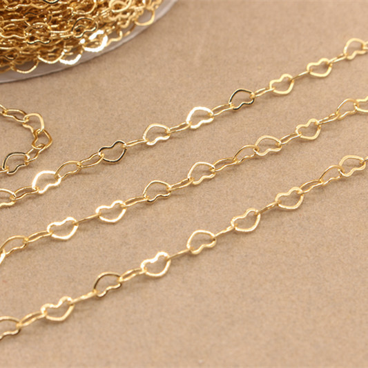 Copper Plated with 18K Light Gold Heart-Shaped Chain, Fashionable Heart-Shaped Flat Chain, Loose Chain, Gold-Plated Chain, DIY Bracelet Extension Chain Copper Plated with 18K Light Gold Heart-Shaped Chain, Fashionable Heart-Shaped Flat Chain, Loose Chain, Gold-Plated Chain, DIY Bracelet Extension Chain