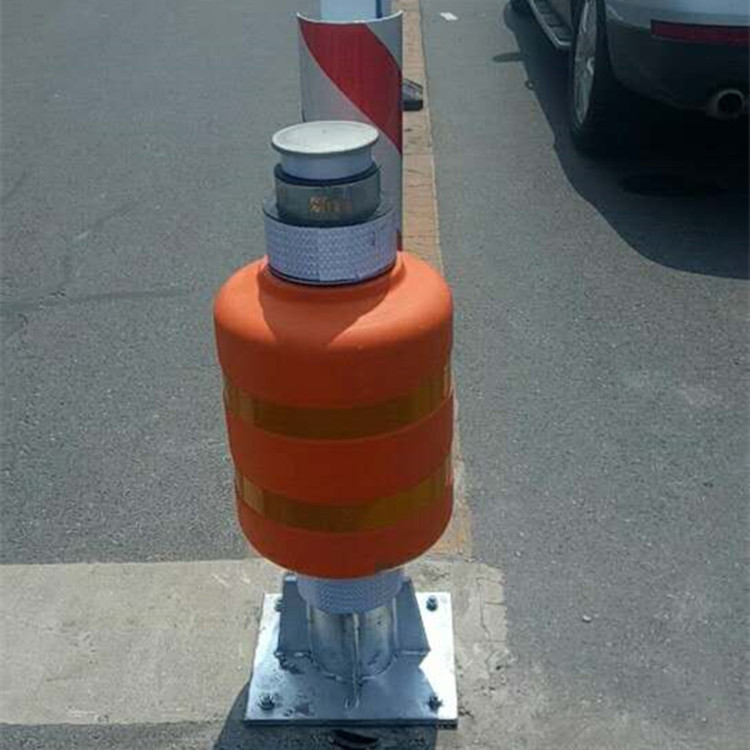 批发道路中央隔离 十字路口 高速公路收费站广场弹性旋转防捶桶