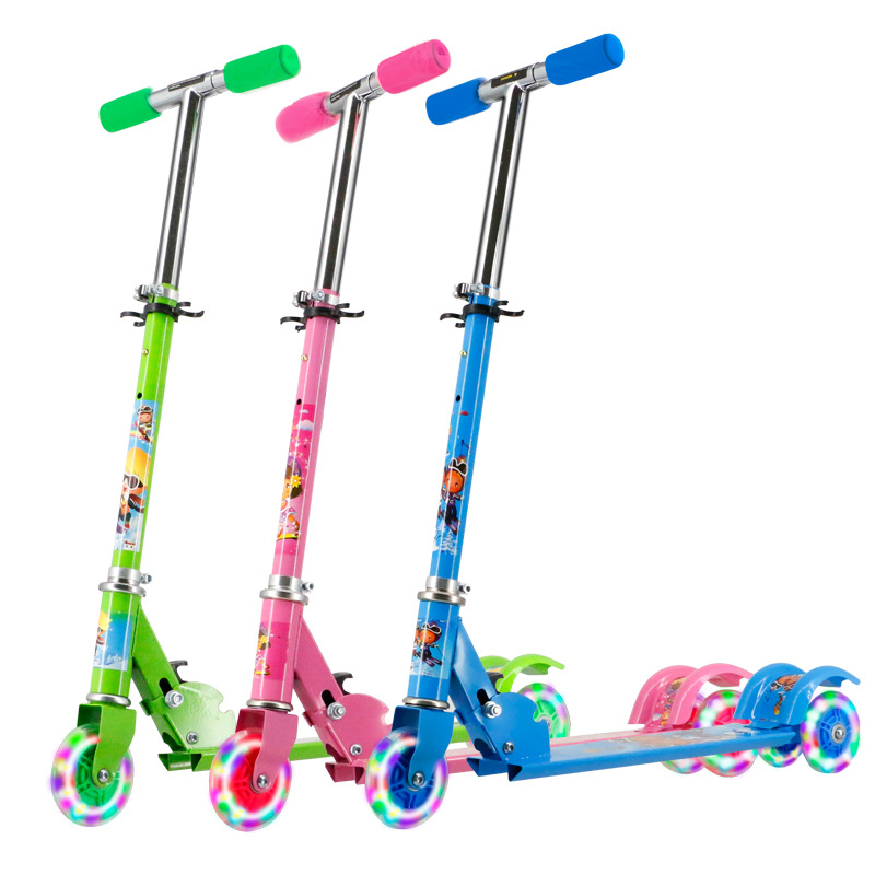 Children's scooter three-wheel flash children's scooter bicycle baby four-wheel pedal scooter manufacturers wholesale