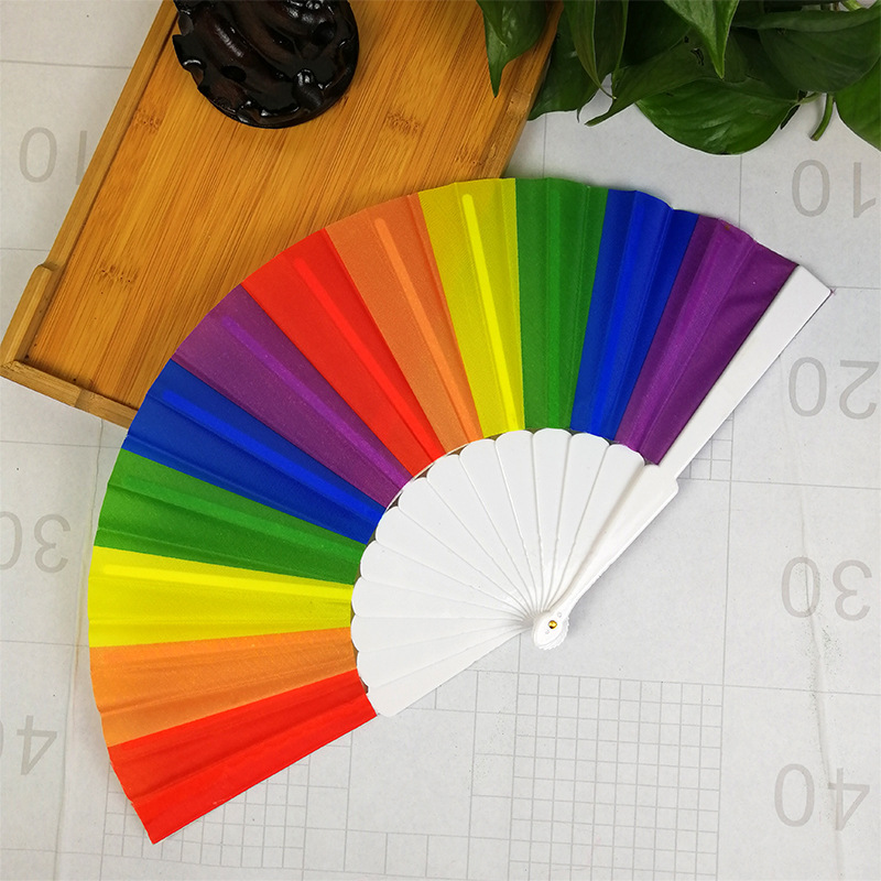 En stock ventilador plegable del arco iris Arco Iris ventilador de boda Arco Iris patrón ventilador de plástico Arco Iris ventilador de Bambú