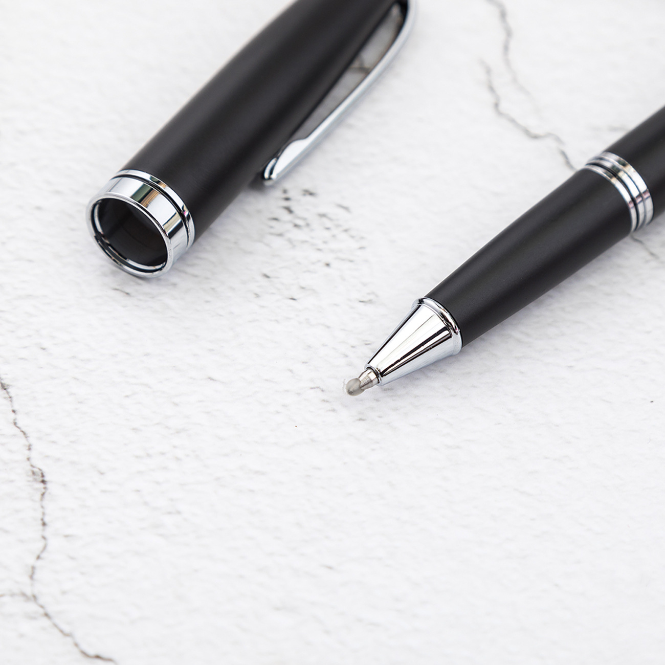 En stock al por mayor pluma de agua de metal firma pluma de Impresión logotipo negro negocio bolígrafo letras empresa regalo pluma