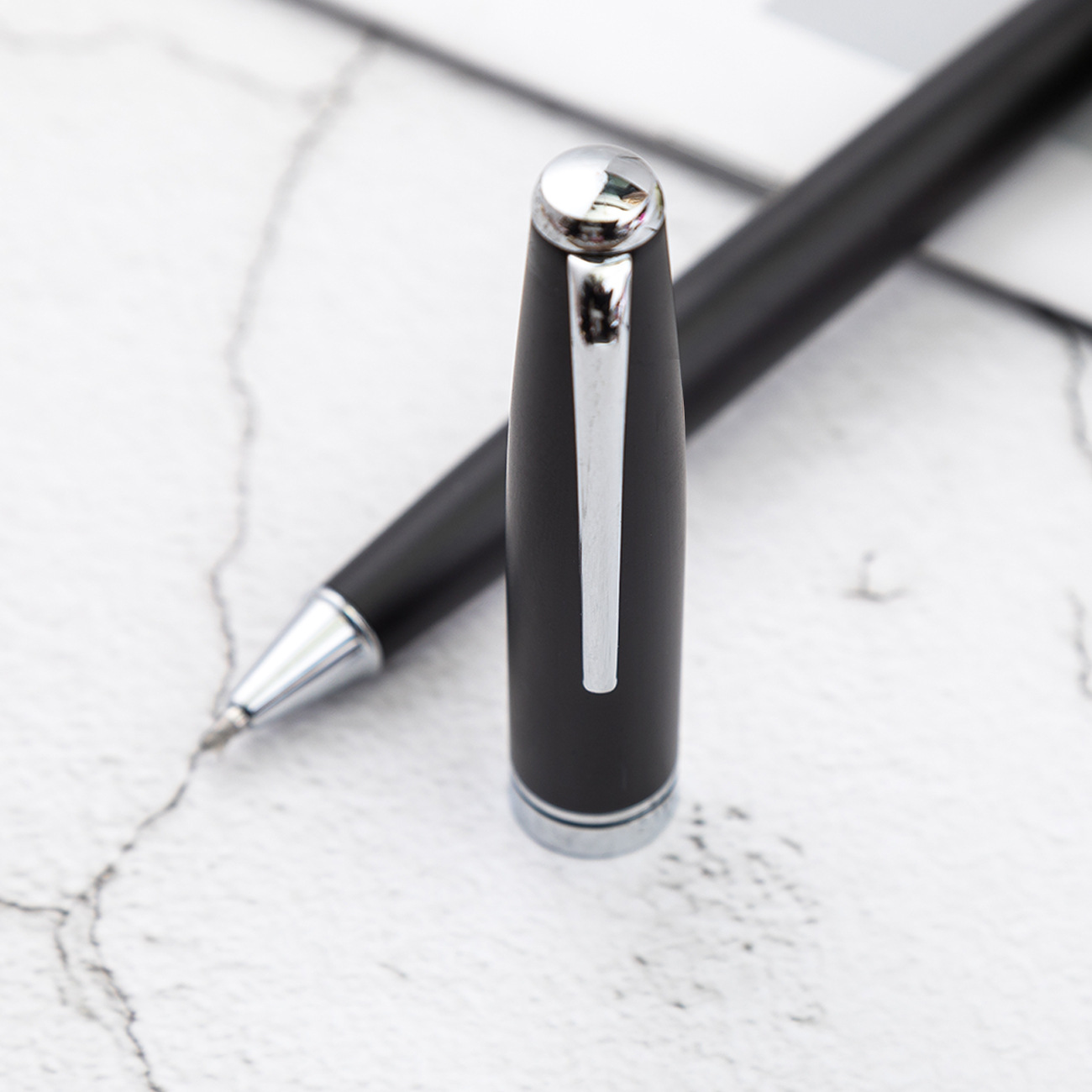 En stock al por mayor pluma de agua de metal firma pluma de Impresión logotipo negro negocio bolígrafo letras empresa regalo pluma