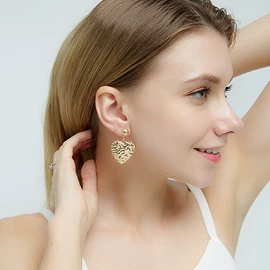 项链;耳钉;耳环