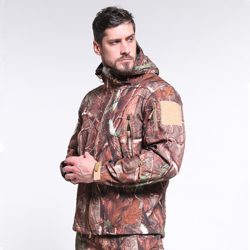 Manufacturer outdoor TAD shark skin soft shell V4.0 windproof and rainproof jacket for men, warm sports fleece jacket