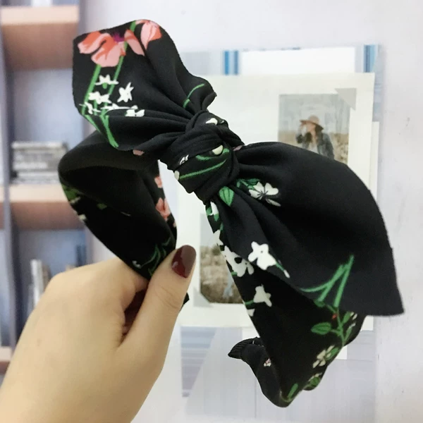 Black floral cubes