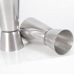 Factory supply 25/50ml stainless steel measuring cups metal wine measuring cups custom customer LOGO wine measuring cups for cross-border sales.