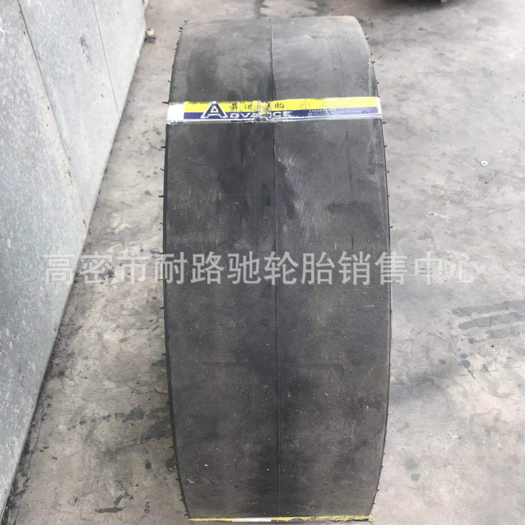 13/80-20 11.00-20 C-1光面轮胎 沥青路面机械胶轮 压路机轮胎