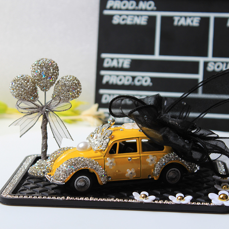Modelo de coche, modelo de coche de arco creativo y colorido, adornos de diamantes, accesorios de interior de coche, decoración de tapete antideslizante de margarita pequeña